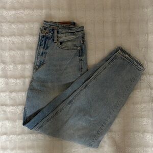 AMERICAN EAGLE light wash mom jean